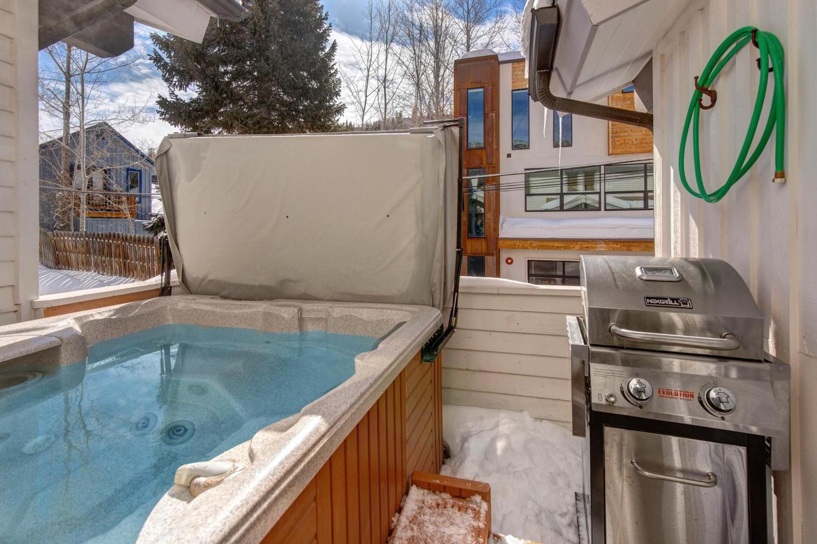 New Listing! Modern Townhome W/ Private Hot Tub Townhouse Main image 2